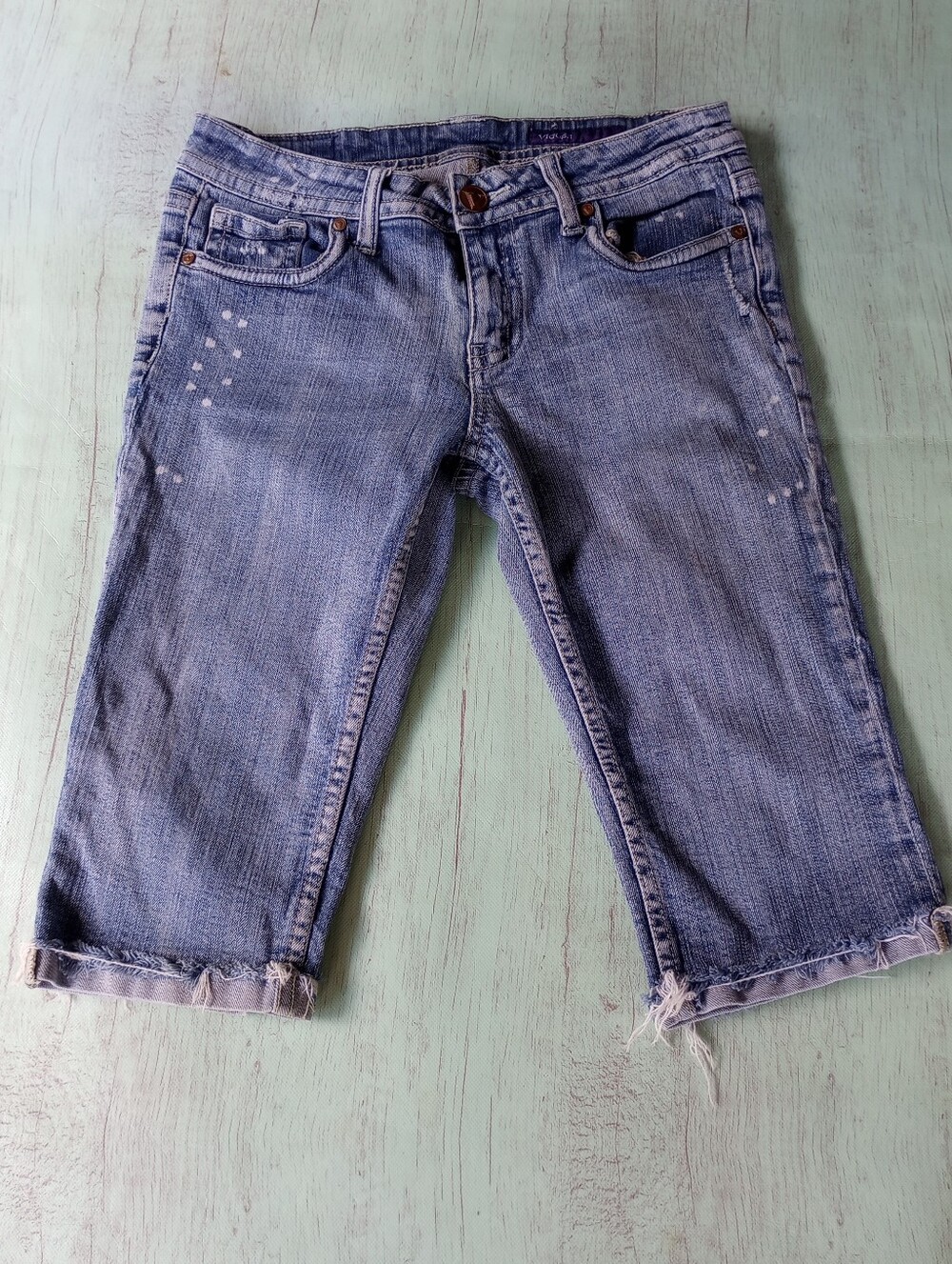 Vigoss Denim Size 5 Light Washed Cuffed Bermuda Shorts Unique Spots